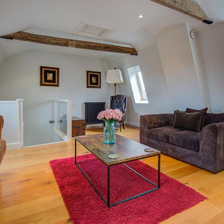 Spacious 2-Bed Home - Exposed Beams & Fast Internet Included Стамфорд Екстериор снимка