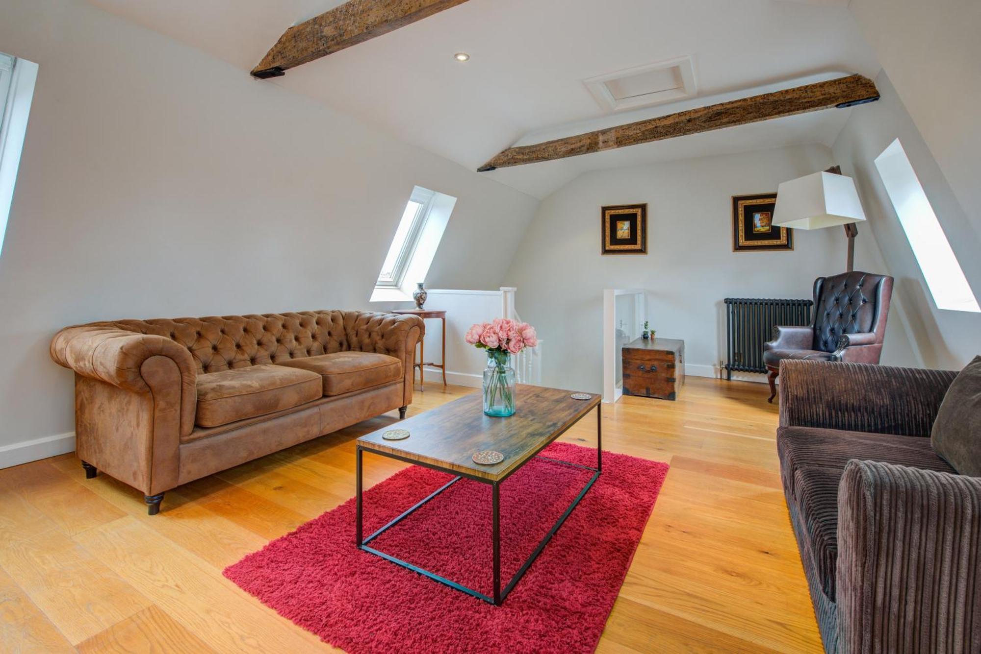 Spacious 2-Bed Home - Exposed Beams & Fast Internet Included Стамфорд Екстериор снимка